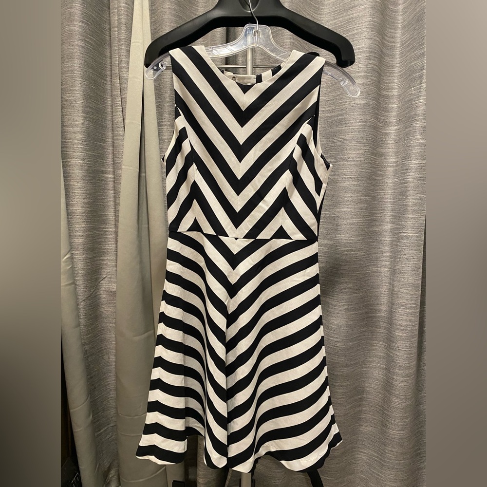 Medium Eight Seconds black and white cocktail dress